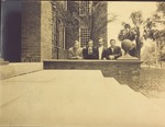 Stetson University - Students pose outside Elizabeth Hall