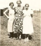 Helen Dinda Wallace with Mary Mikler and Anna Mikler, c.1930s, Original